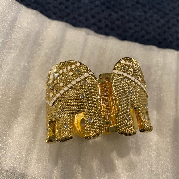 NIP Lilly Pulitzer elephant clutch. - Picture 2 of 6